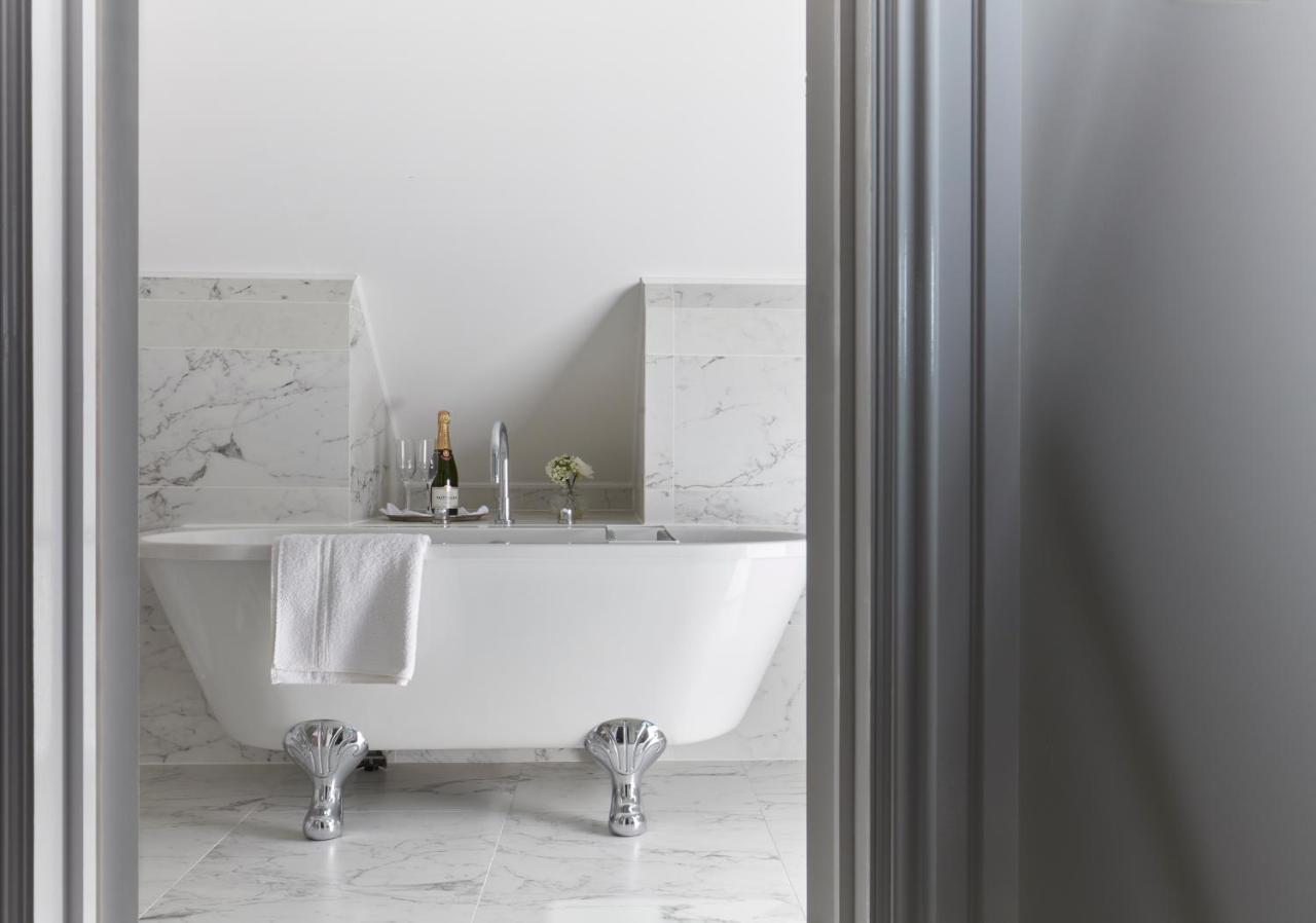 Bathen House Boutique Hotel Экстерьер фото A freestanding bathtub