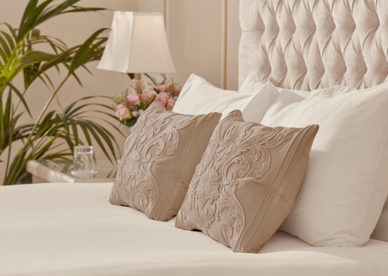 Bathen House Boutique Hotel Экстерьер фото Pillows on a bed