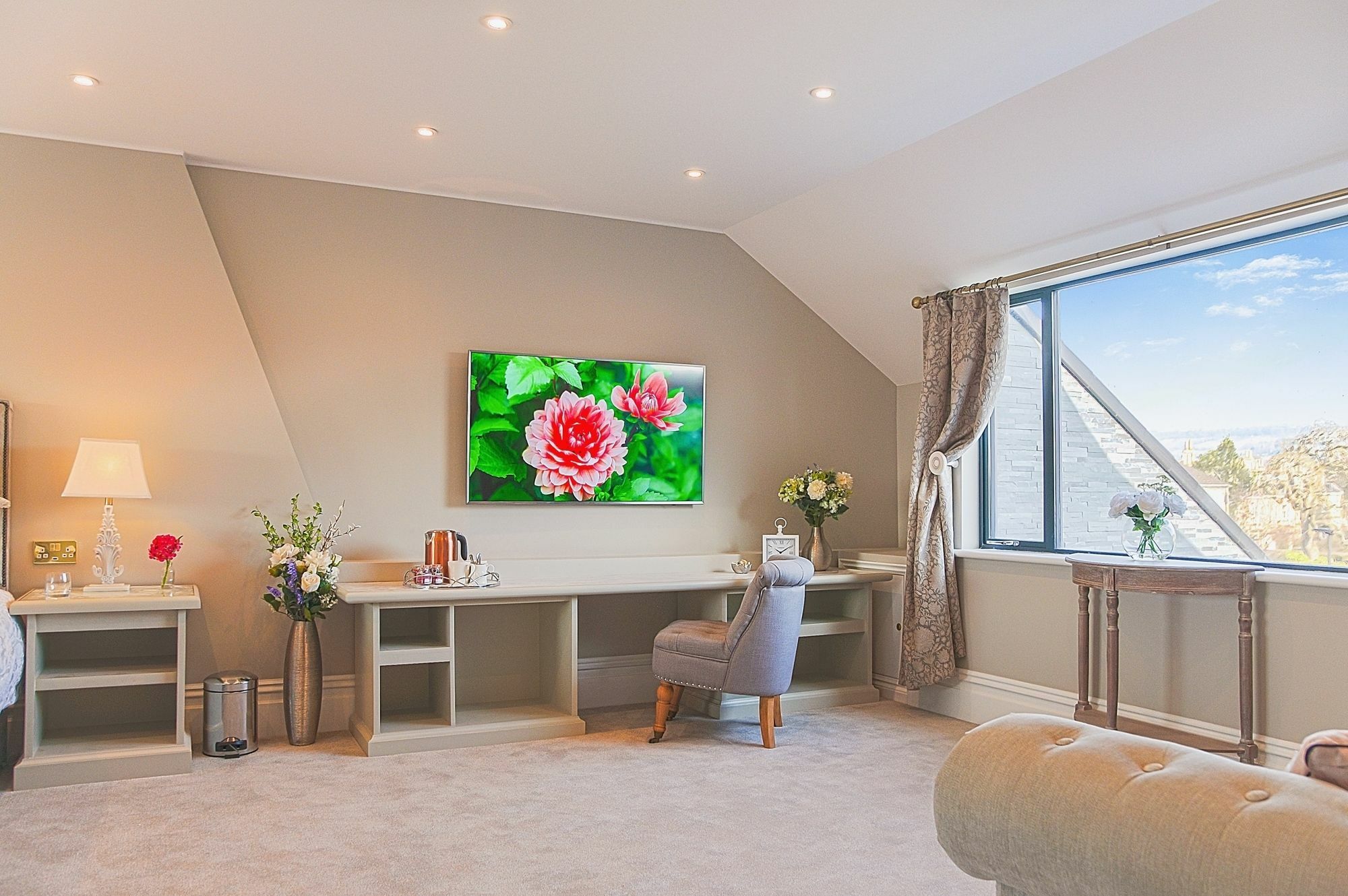 Bathen House Boutique Hotel Экстерьер фото A room with a TV